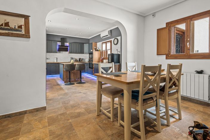 Image No.9-4 Bed Property for sale