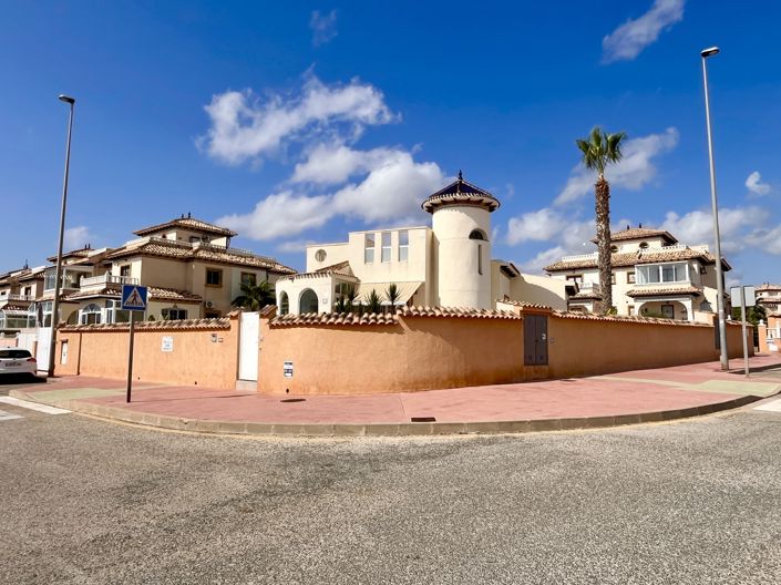 Image No.1-2 Bed Villa for sale