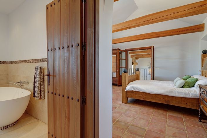 Image No.26-5 Bed Country House for sale