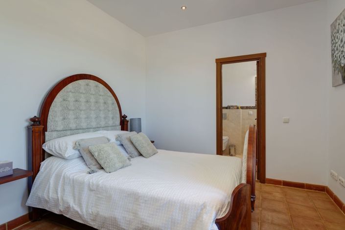 Image No.32-5 Bed Country House for sale