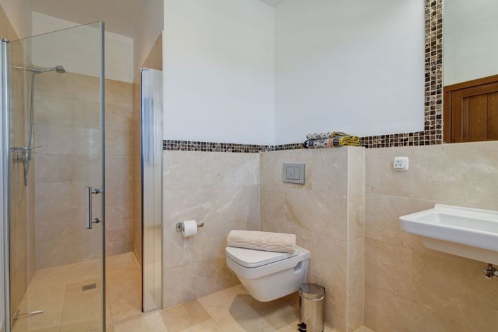 Image No.33-5 Bed Country House for sale