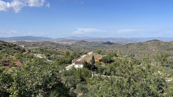 Image No.2-8 Bed Country House for sale