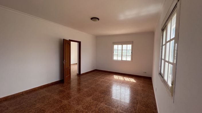 Image No.14-8 Bed Country House for sale