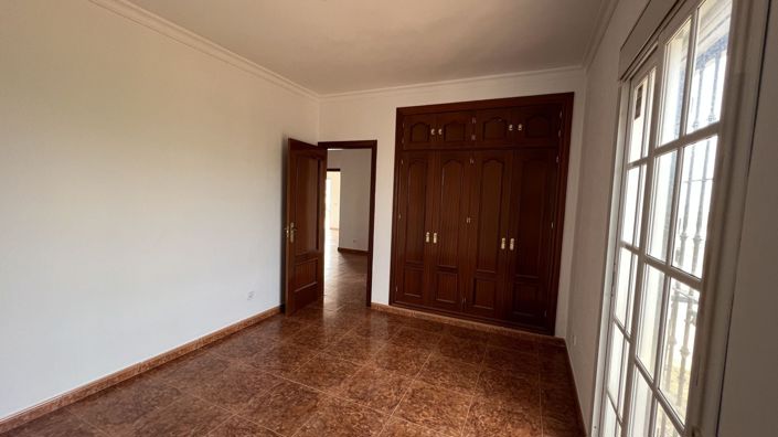 Image No.22-8 Bed Country House for sale