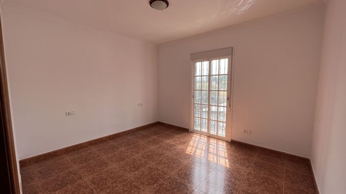 Image No.25-8 Bed Country House for sale