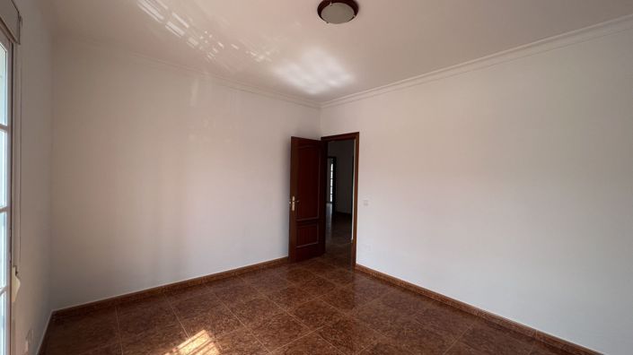 Image No.26-8 Bed Country House for sale