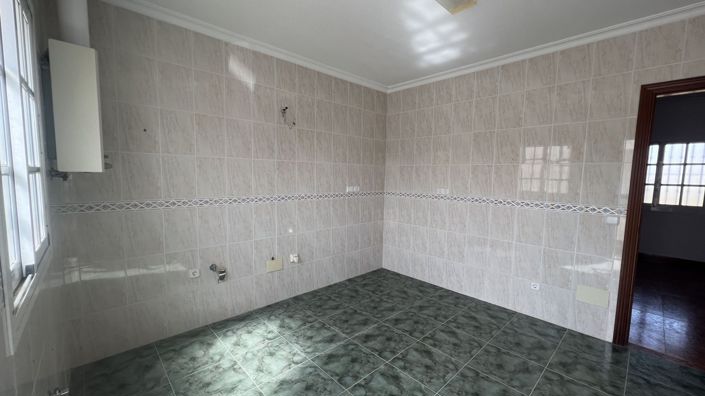 Image No.8-8 Bed Country House for sale