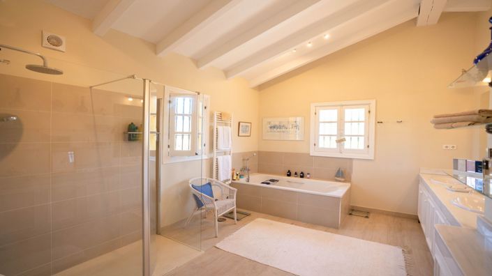 Image No.10-4 Bed Country House for sale