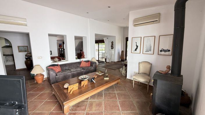 Image No.6-7 Bed Country House for sale