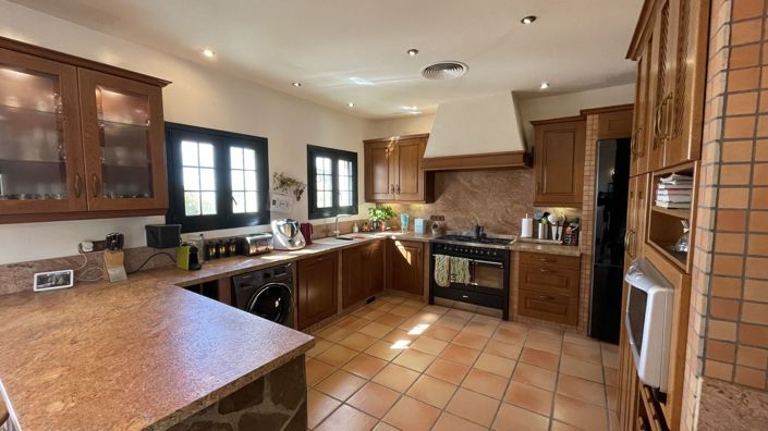 Image No.9-5 Bed Country House for sale