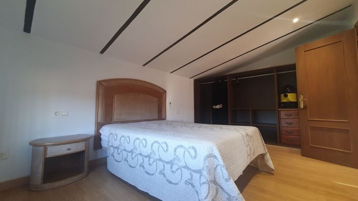 Image No.14-3 Bed Country House for sale