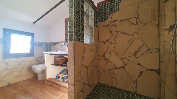 Image No.15-3 Bed Country House for sale