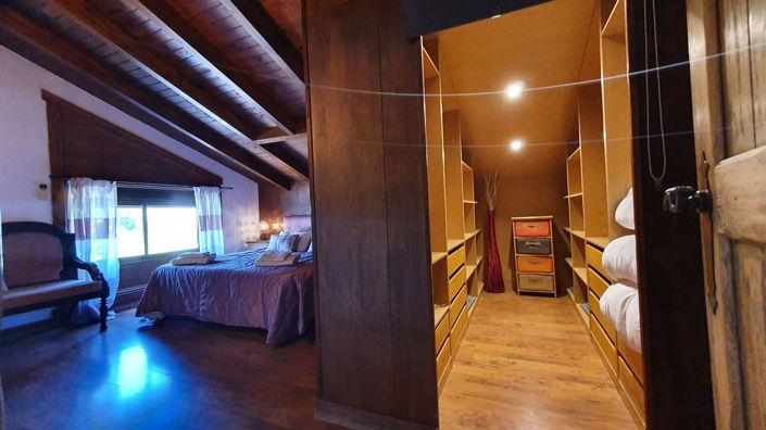 Image No.24-11 Bed Country House for sale