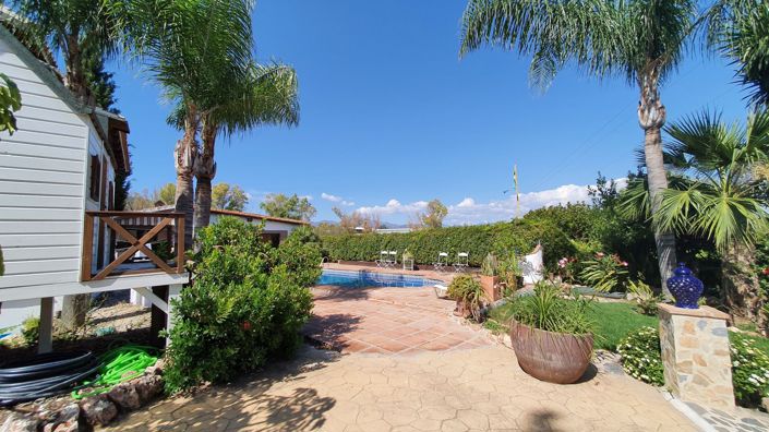 Image No.37-11 Bed Country House for sale