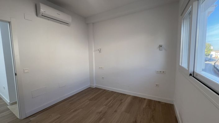 Image No.11-3 Bed Townhouse for sale