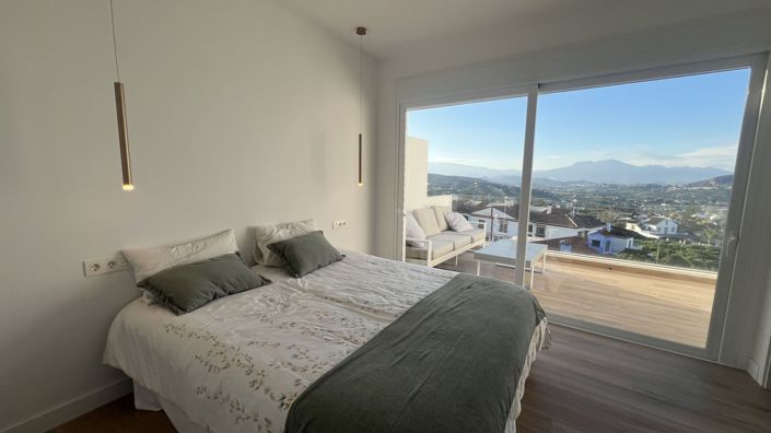 Image No.13-3 Bed Townhouse for sale