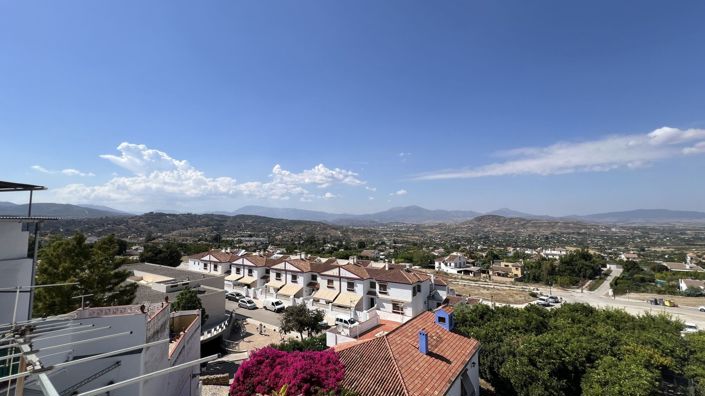 Image No.26-3 Bed Townhouse for sale