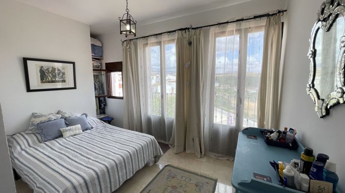 Image No.10-2 Bed Townhouse for sale