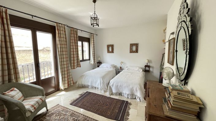 Image No.12-2 Bed Townhouse for sale