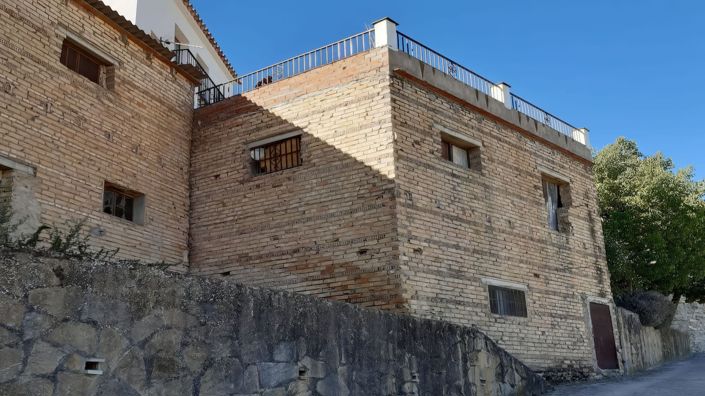 Image No.18-2 Bed Townhouse for sale