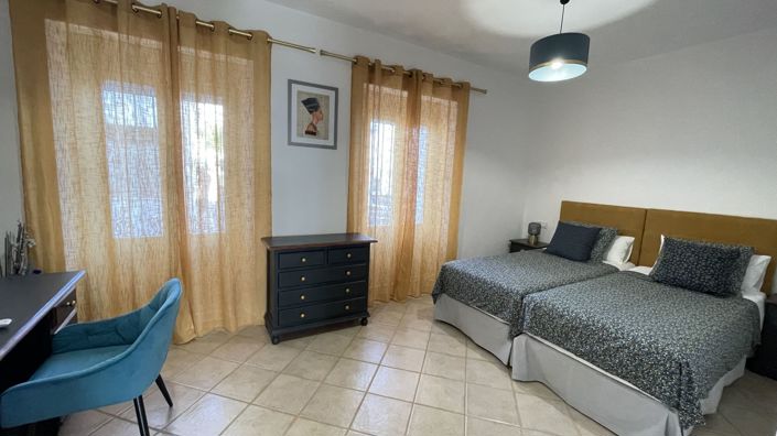 Image No.11-5 Bed Townhouse for sale