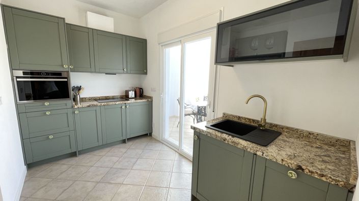 Image No.17-5 Bed Townhouse for sale