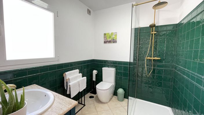 Image No.20-5 Bed Townhouse for sale