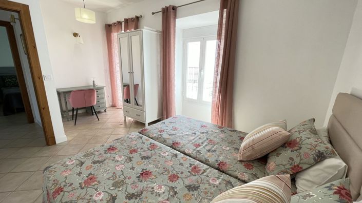 Image No.25-5 Bed Townhouse for sale