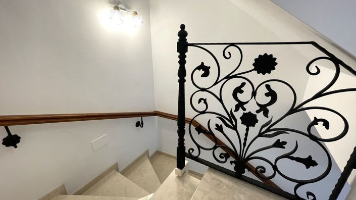 Image No.26-5 Bed Townhouse for sale