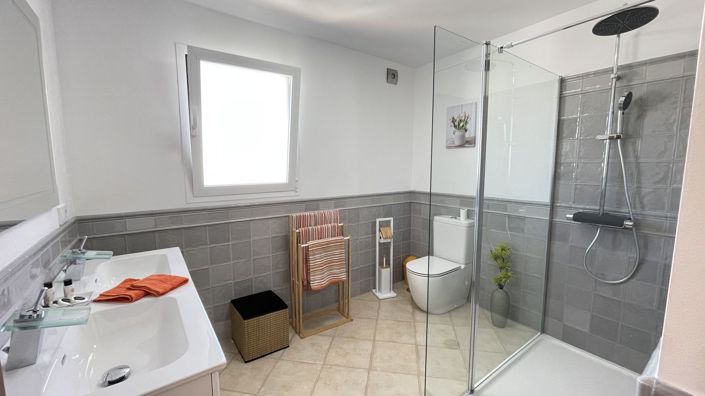 Image No.32-5 Bed Townhouse for sale