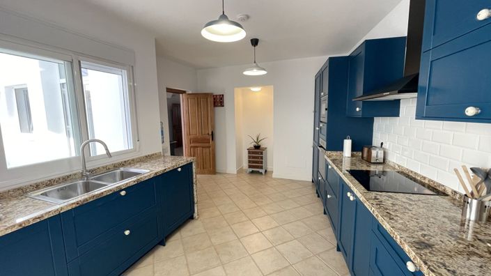 Image No.8-5 Bed Townhouse for sale