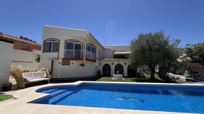 Image No.1-3 Bed Villa for sale
