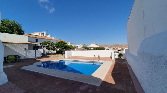Image No.1-4 Bed Townhouse for sale