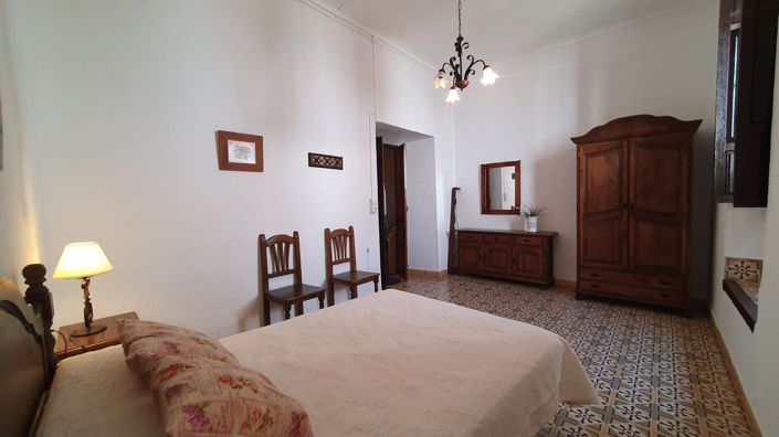 Image No.12-4 Bed Townhouse for sale