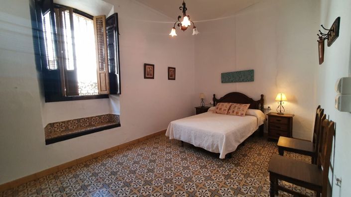 Image No.13-4 Bed Townhouse for sale