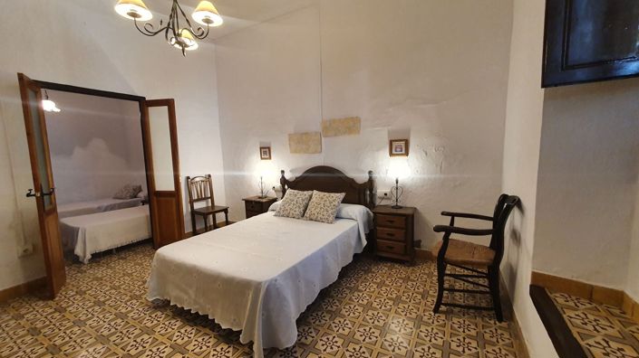 Image No.14-4 Bed Townhouse for sale