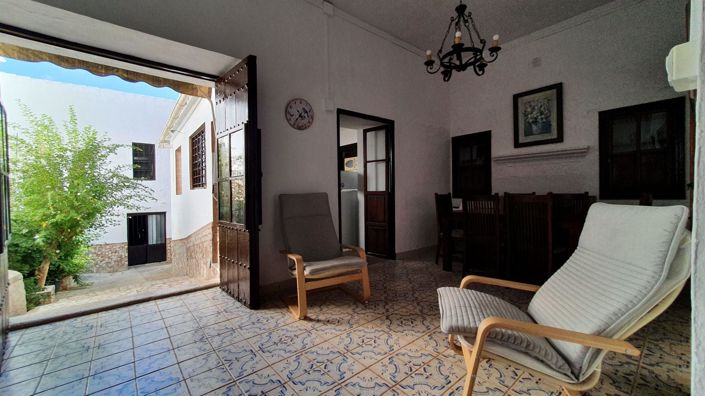 Image No.16-4 Bed Townhouse for sale