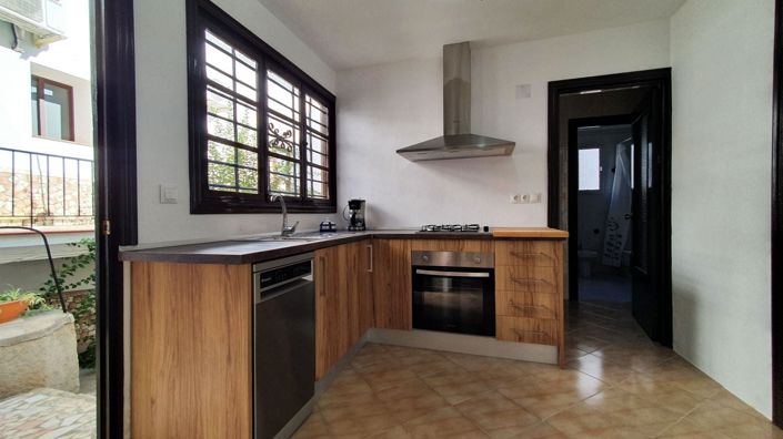 Image No.17-4 Bed Townhouse for sale