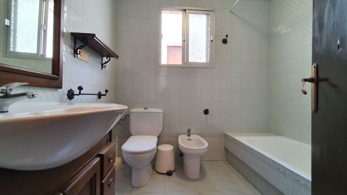 Image No.21-4 Bed Townhouse for sale