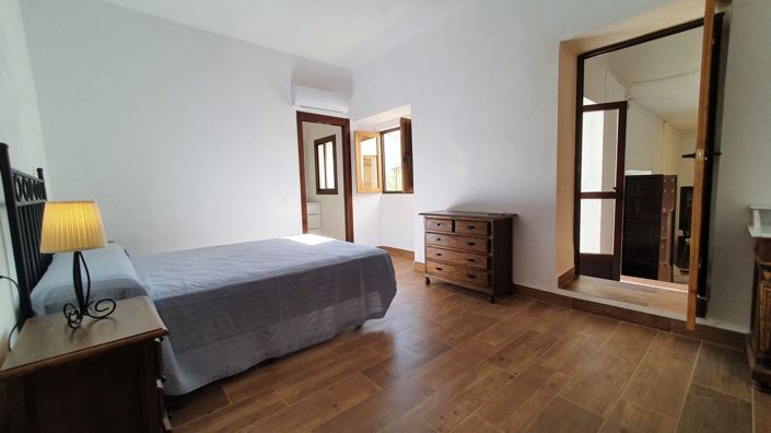 Image No.23-4 Bed Townhouse for sale