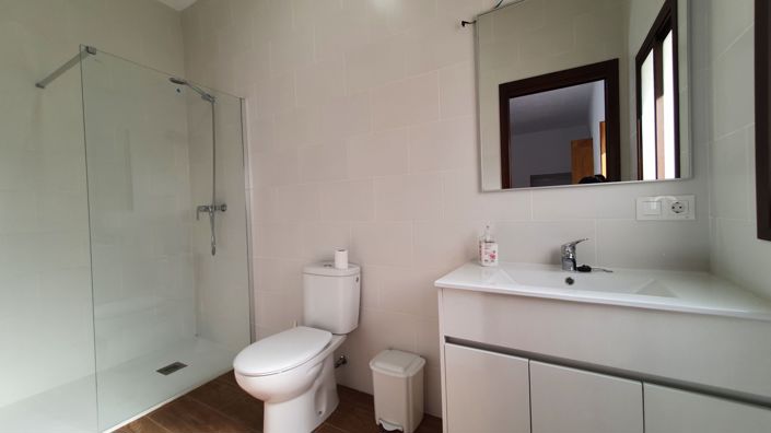 Image No.25-4 Bed Townhouse for sale