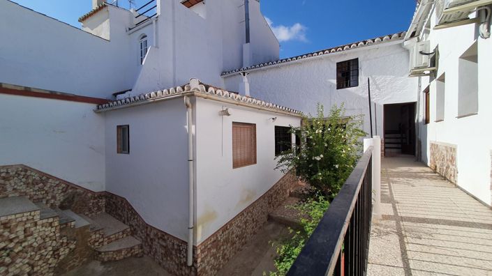 Image No.29-4 Bed Townhouse for sale