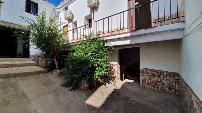 Image No.41-4 Bed Townhouse for sale