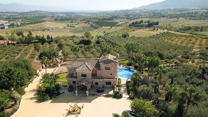Image No.1-8 Bed Country House for sale