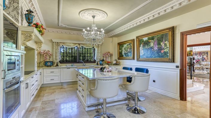 Image No.15-8 Bed Country House for sale