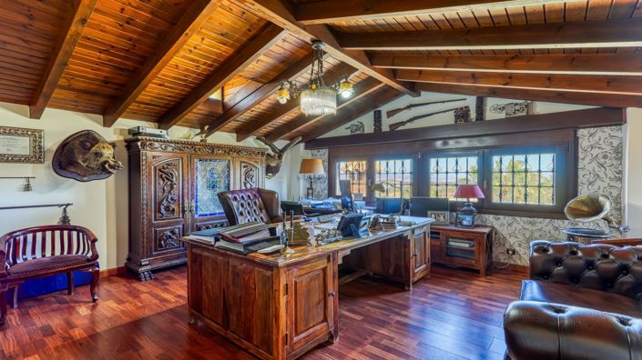 Image No.17-8 Bed Country House for sale