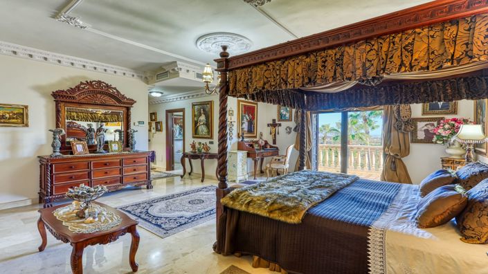 Image No.19-8 Bed Country House for sale