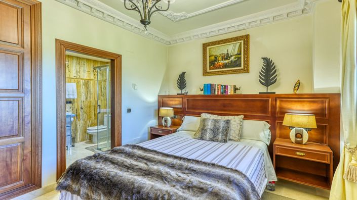 Image No.24-8 Bed Country House for sale