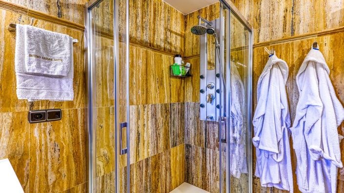 Image No.26-8 Bed Country House for sale