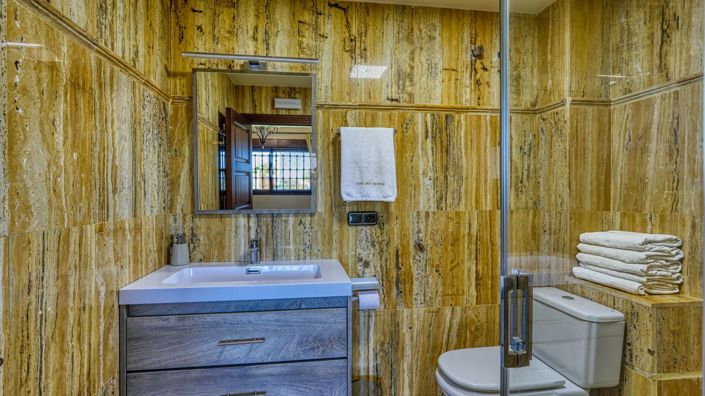 Image No.27-8 Bed Country House for sale